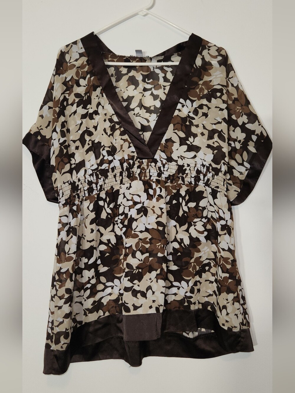 Women's Brown Floral V-Neck Blouse Sheer. 1X Apt9 Brand.